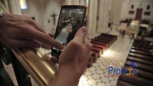 Referencial Elpais.com Obispo Aós rechaza que se juegue Pokémon GO en las iglesias