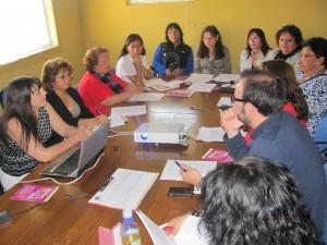 Mesa de Mujeres de la Provincia del Huasco se informa sobre las políticas públicas en las áreas de trabajo y vivienda