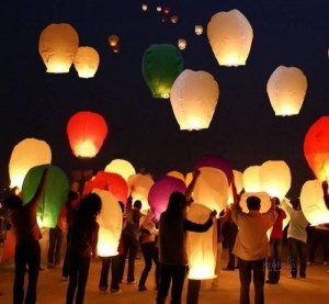 SEREMI de Salud Atacama advierte sobre los riesgos de los globos de luz.