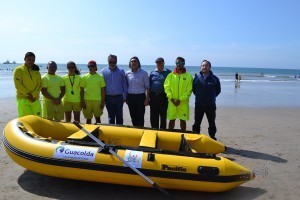 Guacolda entrega bote Zodiac a municipio para apoyar labor de salvavidas de Huasco