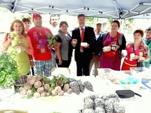 Campesinos de la provincia de Huasco abastecen con sus productos a vecinos de Vallenar.