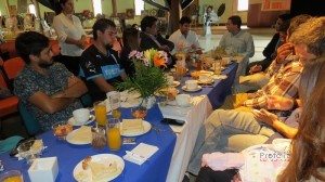 Jóvenes dialogaron sobre participación y asociación en primer Desayuno Público de INJUV
