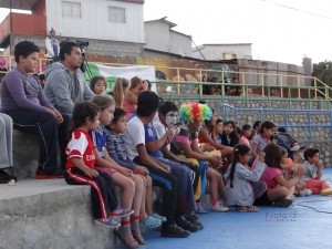 BARRIO TORREBLANCA REALIZÓ SOLIDARIO EVENTO EN PARQUE DE VALLENAR