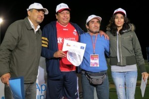 Alcalde Tapia vistió la camiseta chilena en Encuentro de Fútbol Solidario en Caldera