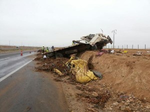 En riesgo vital se encuentran ocupantes de camión tras accidente en Vallenar