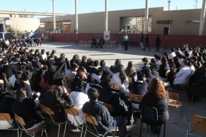 Alcalde Cristian Tapia entrega reconocimiento al Liceo Bicentenario de Vallenar