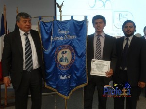 Alumno de Vallenar recibe reconocimiento de Facultad de Ciencias Naturales de la Universidad de Atacama
