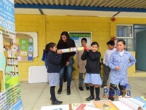 BIBLIOMÓVIL de Feirina Apoya la Biblioteca CRA de Carrizalillo llevando Susurros y cuentos