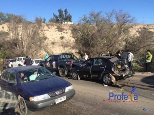 Foto Felipe Arroyo Colisión múltiple en puente Brasil de Vallenar involucró a 6 vehiculos.