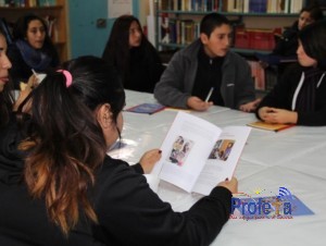 Jóvenes del Liceo Japón de Huasco dialogaron con escritor Vicente Rivera