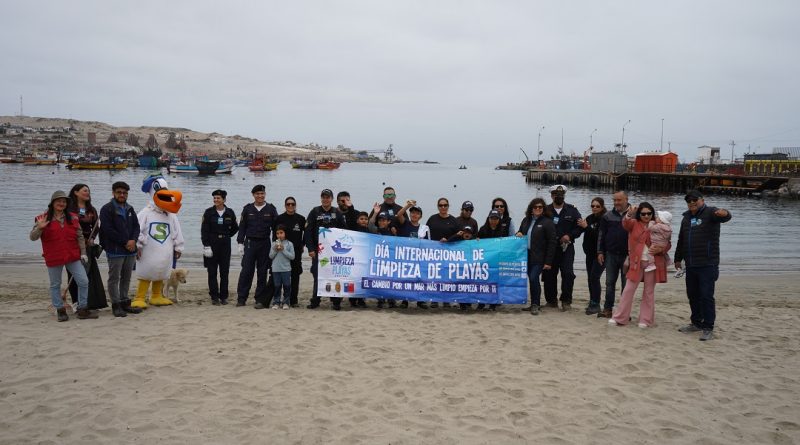 Destacan apoyo de Nueva Atacama en limpieza de playa de Caldera