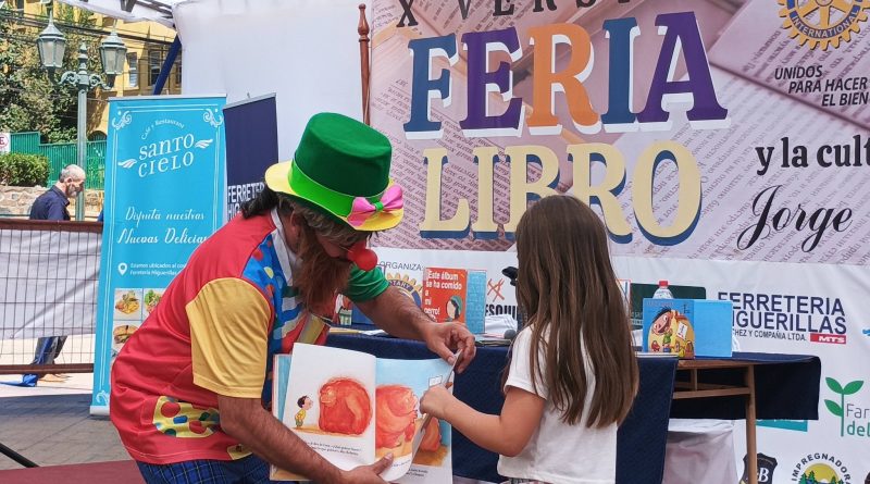 Poeta huasquino presenta sus “cuentacuentos” en importantes eventos nacionales Poeta huasquino presenta sus “cuentacuentos” en importantes eventos nacionales