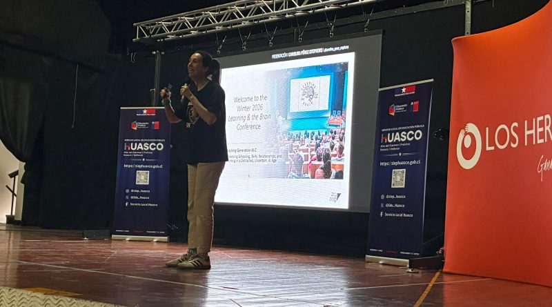 Comunidades educativas del SLEP Huasco participan de charla magistral sobre el impacto de las pantallas en el desarrollo cerebral de los estudiantes